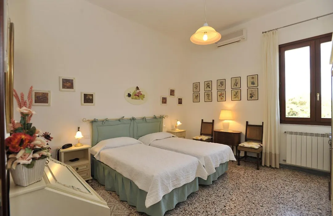 Country Hotel Vessus-1